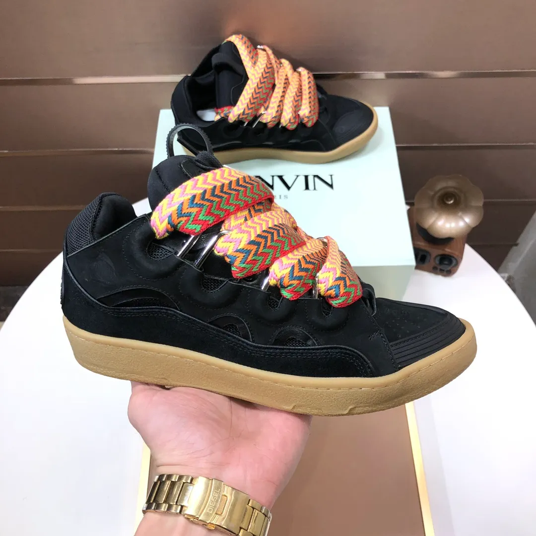 Men's men's shoes💰820💰[LANVIN] The latest lace-up fashionable casual couple sneakers, high-quality CLAY couple series‼ ️ The latest trendy products of the season 🌈Many bloggers have planted grass and purchased the original open-mold customization. The upper and outsole are sewn with mark threads without edge sealing. A variety of material splicing combination design. Very versatile for fashionable and casual wear. Comfortable on the feet. Self-recommended. Upper cowhide + cow suede + breathable mesh lining. Foot-padding cowhide. Exclusive original open-mold clear logo rubber outsole ⚠️Couple standard size 36-40 for women and 38-44 for men.